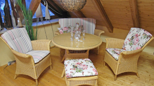 Wintergarten-Rattan-Moebel-Sitzgruppe.jpg