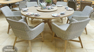 Exklusive Gartenmöbel - Sessel aus Polyrattan und Teakholztisch rund