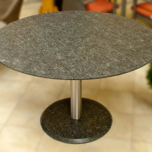 Edelstahl-Granit-Tisch-rund.jpg