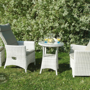 Balkonmöbel platzsparend - Sessel-Set + kleiner runder Tisch + Hocker - Material Polyrattan für Berlin