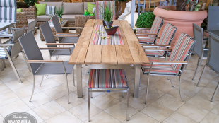 Exklusive Gartenmöbel - Stapelstühle und Esstisch zum ausziehen aus Edelstahl, Teakholz