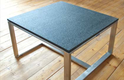 Kleinmöbel - Couchtisch aus Edelstahl / Granit
